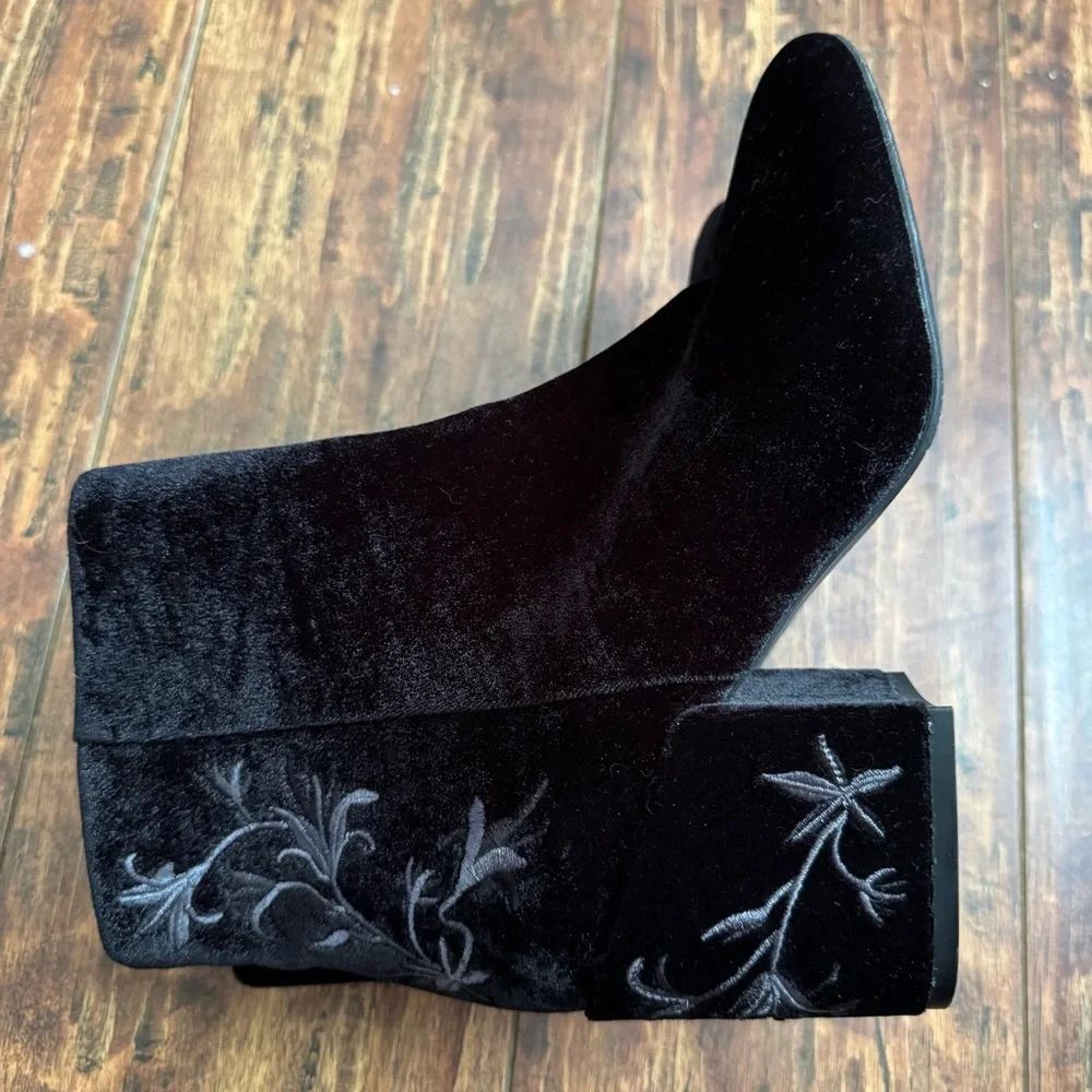 Kenneth Cole Reaction Renna Embroidered Boots - Picture 2 of 12